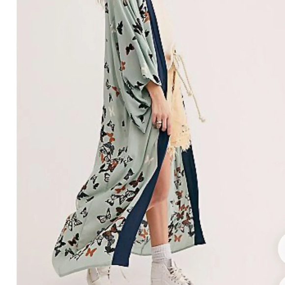 NWT Easel Sage Green Butterfly Open Front Maxi Kimono Size Small - Picture 7 of 10